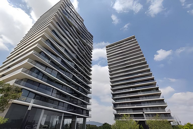 Urbania PHB Torre 100 by Del Mar