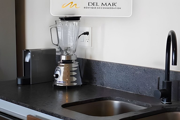 Urbania PHA Torre 100 by Del Mar