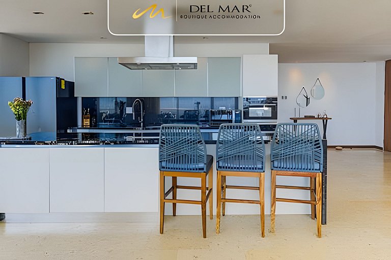 Peninsula 9r by Del Mar