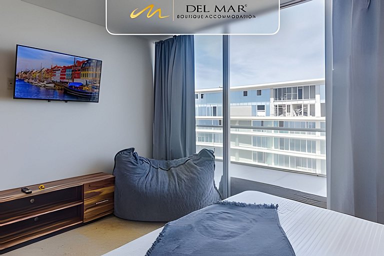Peninsula 9r by Del Mar
