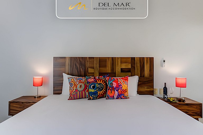 Nitta 301 by Del Mar