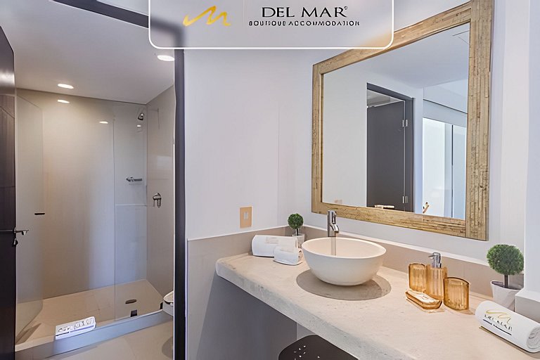 Nitta 301 by Del Mar