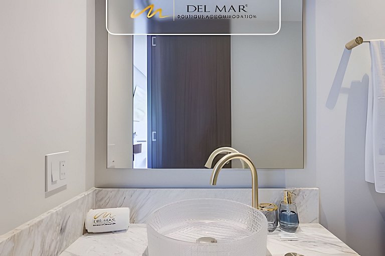 Bolongo 515 by Del Mar