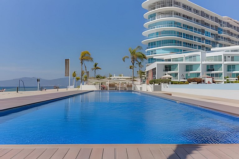 Aria Ocean 215 by Del Mar