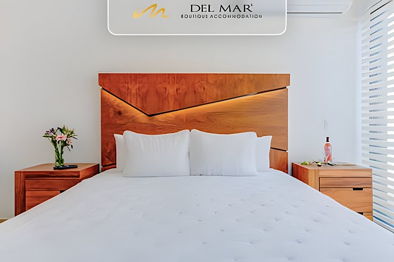 Aria Ocean 215 by Del Mar