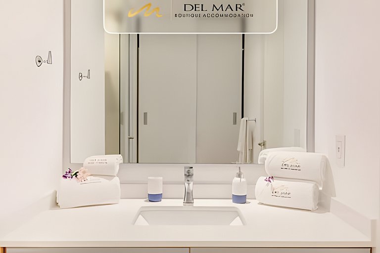 Aria Ocean 215 by Del Mar