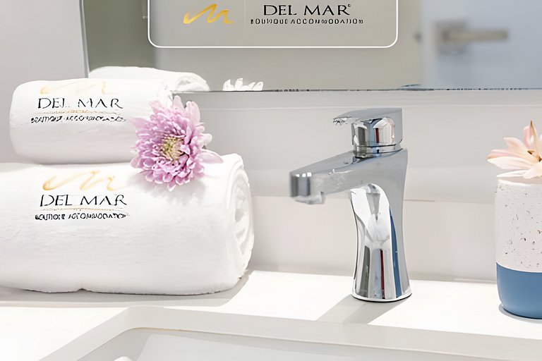 Aria Ocean 215 by Del Mar
