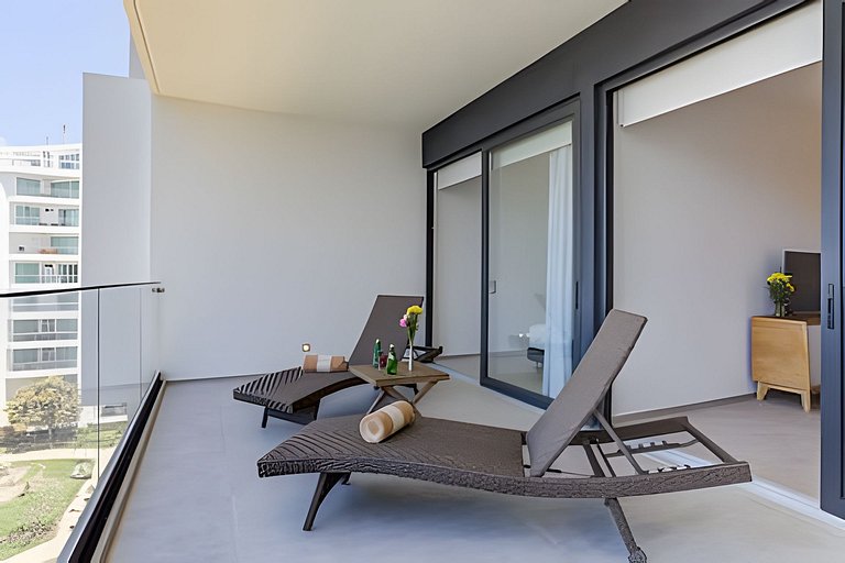 Aria Ocean 606 by Del Mar