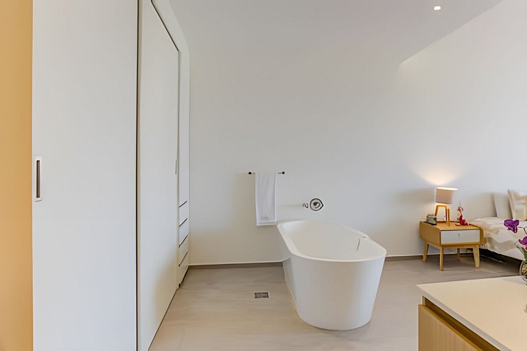 Aria Ocean 606 by Del Mar