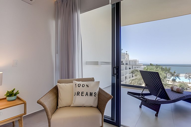 Aria Ocean 606 by Del Mar