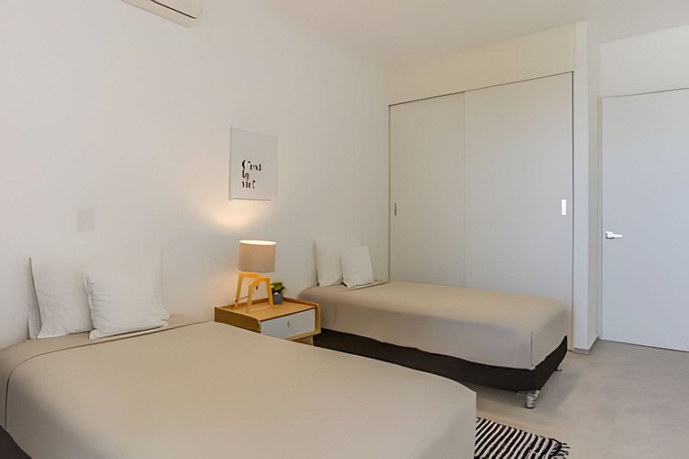 Aria Ocean 606 by Del Mar