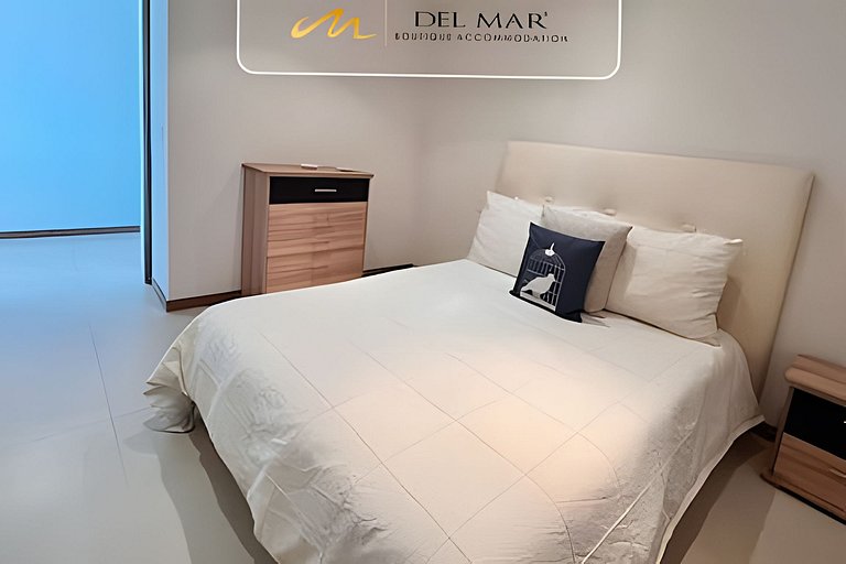 Peninsula 6G F1 by Del Mar